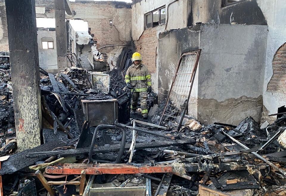 Incendio en predio de la colonia Santa Rosa deja pérdidas materiales y ...